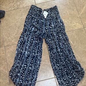 Stylish Blue and White Patterned Skirt